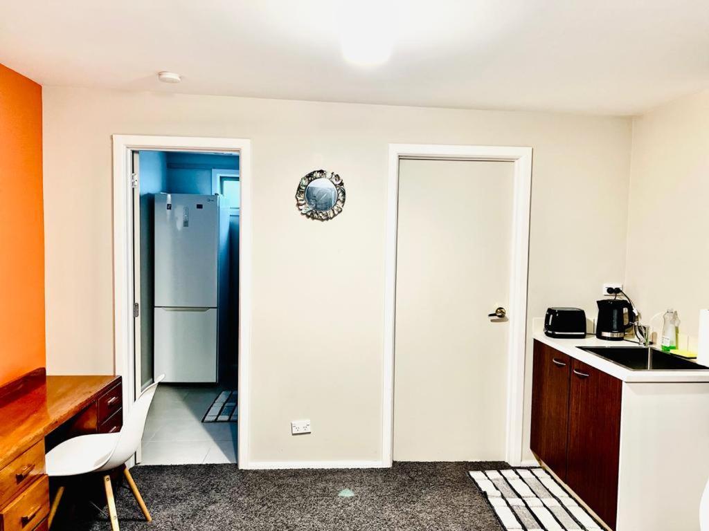 Private Studio Auckland Self Checkin And 2 Parking Netflix Prime Buitenkant foto
